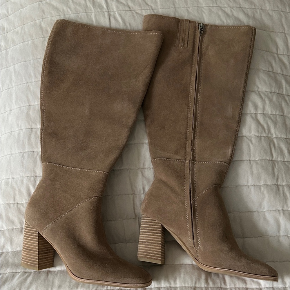 Dolce Vita beautiful tan suede, wide calf boots. Worn once. Size 9